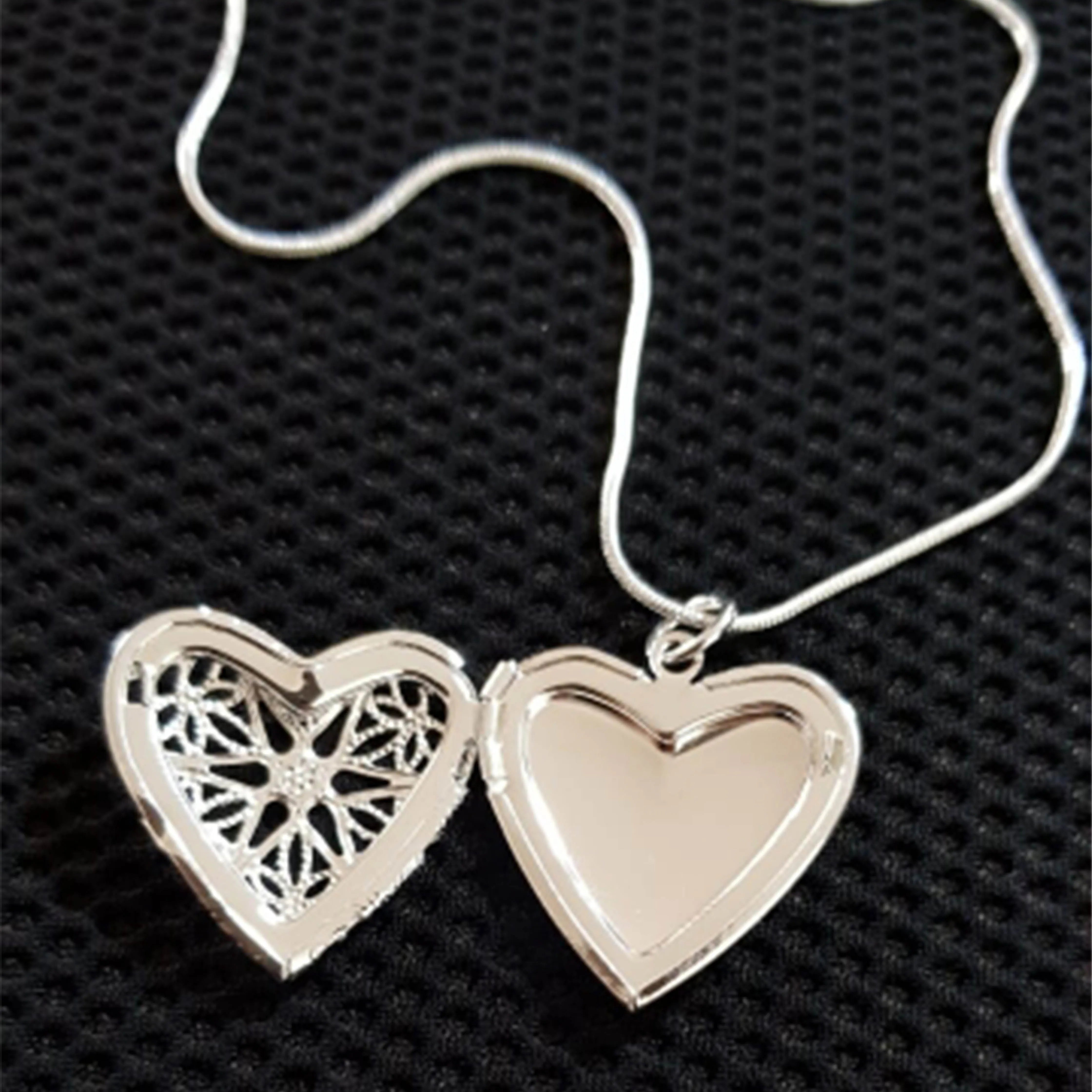 DOTEFFIL 925 Sterling Silver Photo Frame Pendant Necklace